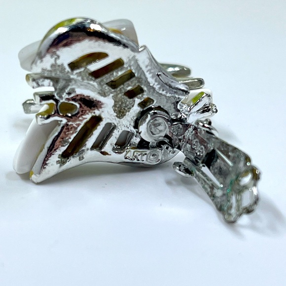 Mid Century Arthur Pepper Signed Vintage White Acrylic Abstract Clip On Earrings - Picture 9 of 12